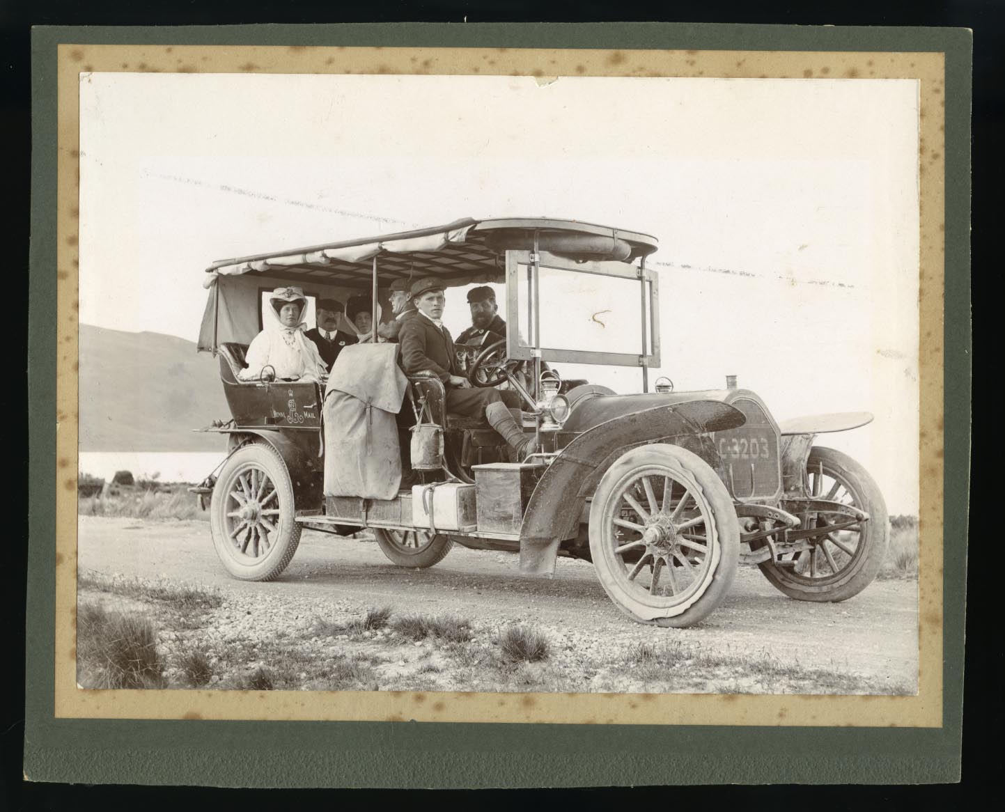 Mount Cook Car Company tourist party, circa 1910