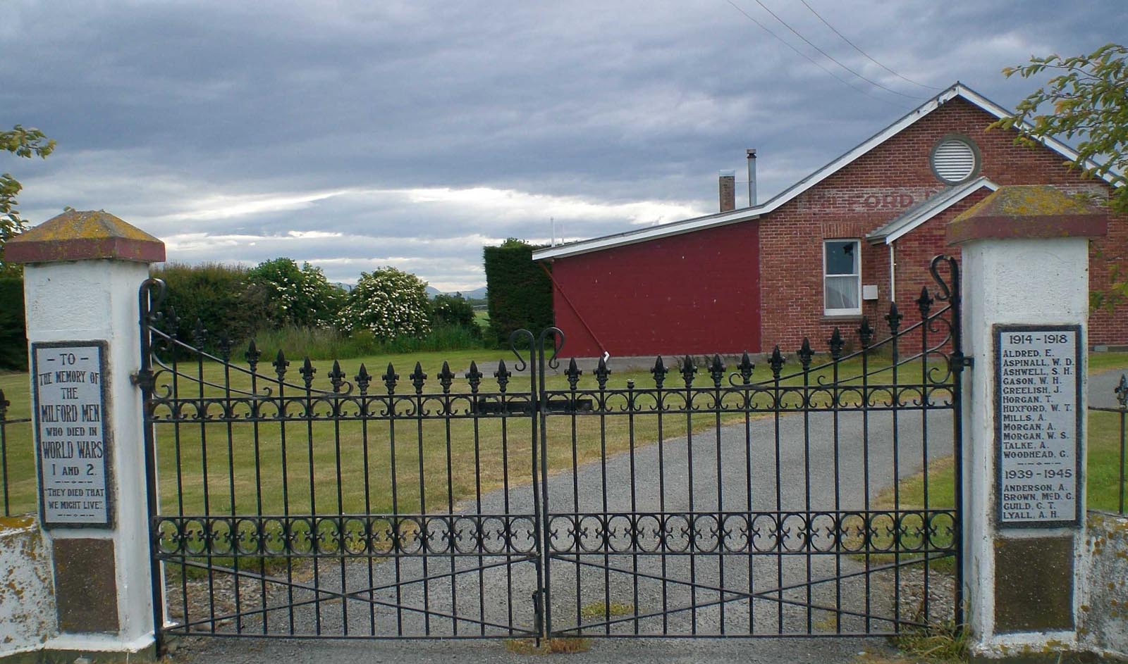 MIlford Hall War Memorial Gates in 2007