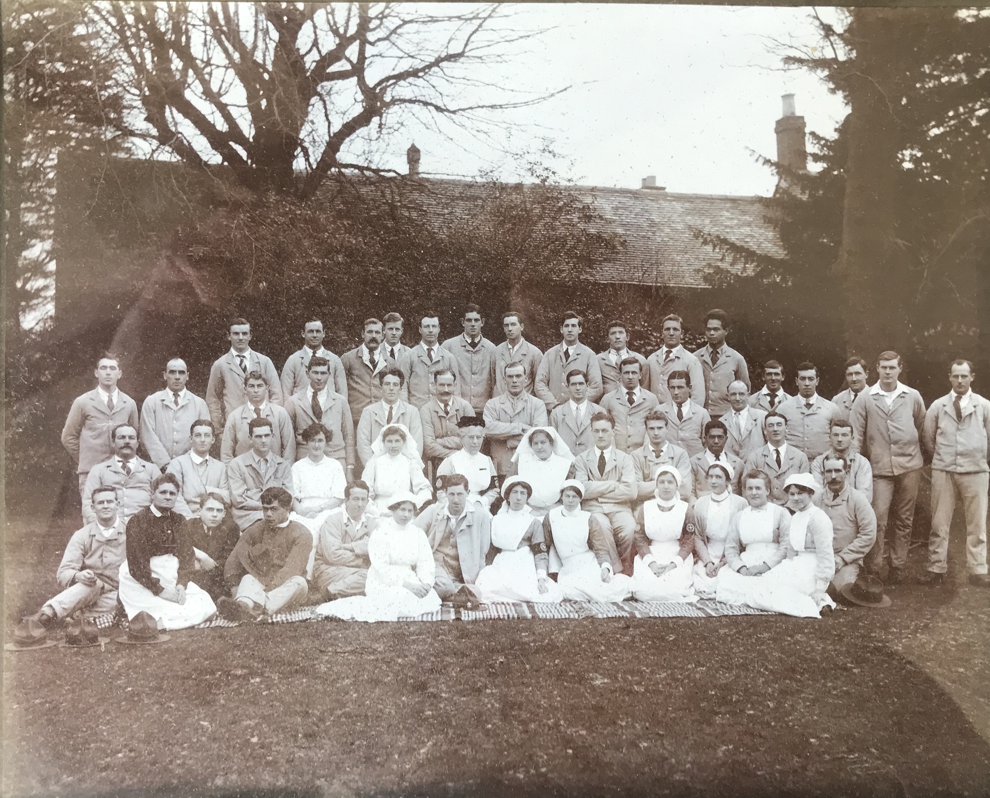 Men and nurses at Brockenhurst Hospital, circa 1916-1917