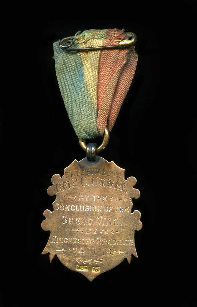 Commemorative medal, Cyril Unwin (verso engraving)