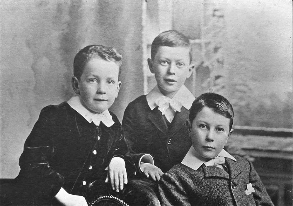 Charles Percy Dorman (left) with his brothers (in childhood)