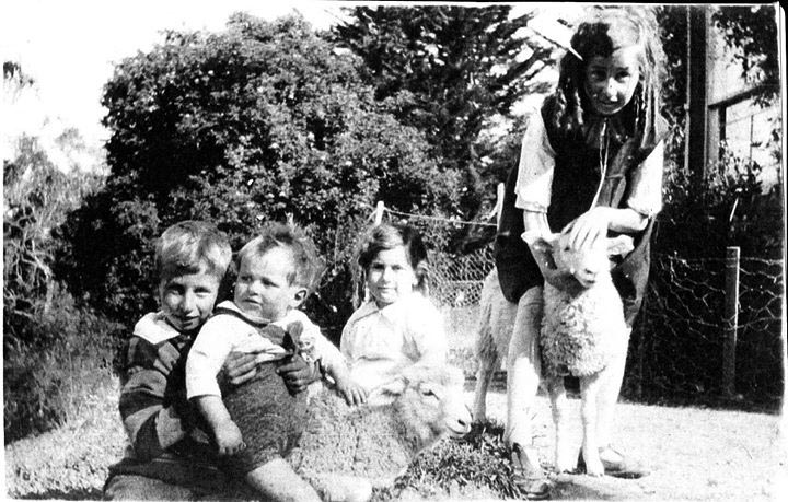 Bruce & Jessie Smith's children at Three Springs, circa 1930